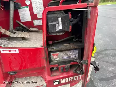 Montacargas diésel 2016  Moffett M8 (38)