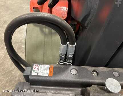 Propane Forklifts 2023  Linde HT27CT (13)
