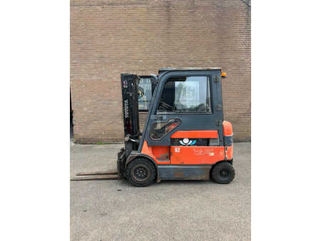 Elektro čtyřkolový VZV 2005  Toyota 7FBMF25 (1)