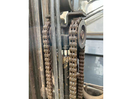 Elektro čtyřkolový VZV 2005  Toyota 7FBMF25 (13)