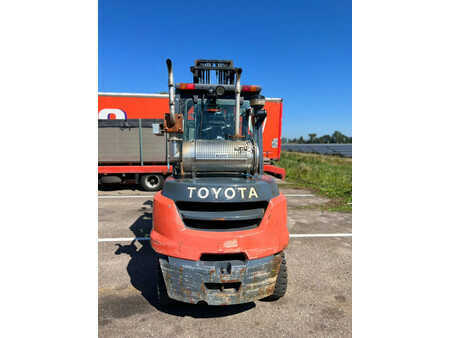 Chariots élévateurs diesel 2016  Toyota 40-8FD50N (6)