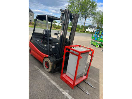 4-wiel elektrische heftrucks 1995  Linde E30-01 (6)
