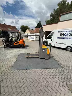 Hochhubwagen 2016  Jungheinrich EJC 214z (5)