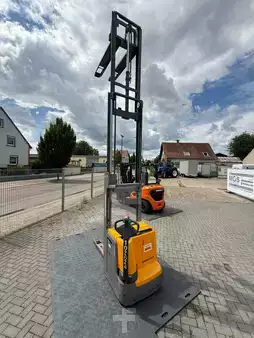 Hochhubwagen 2016  Jungheinrich EJC 214z (8)