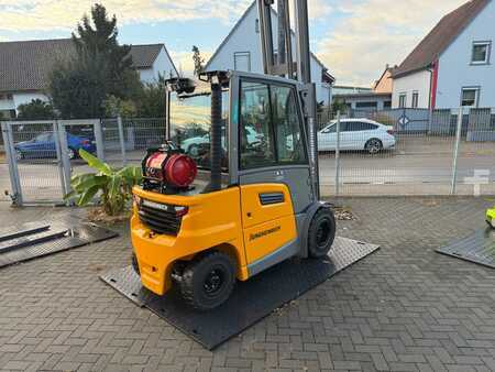 Carretilla elevadora GLP 2023  Jungheinrich TFG 425s (1)