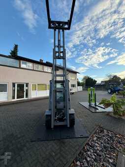 Carretilla elevadora GLP 2023  Jungheinrich TFG 425s (7)