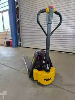 Transpaleta eléctrica 2025  Yale MPC15 (6)