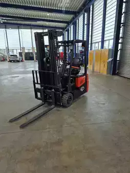 Eléctrico - 3 rodas 2026  EP Equipment CPD18TVL (2)