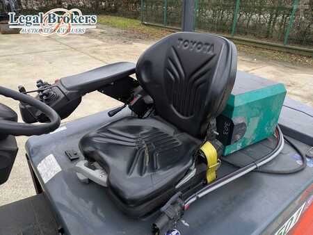 Montacargas Eléctrico (4 ruedas) 2015  Toyota 8FBMT50 (5)