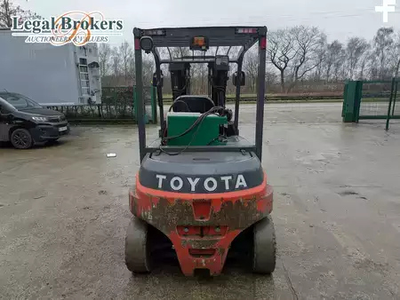 Eléctrica de 4 ruedas 2017  Toyota 8FBMT45 (3)