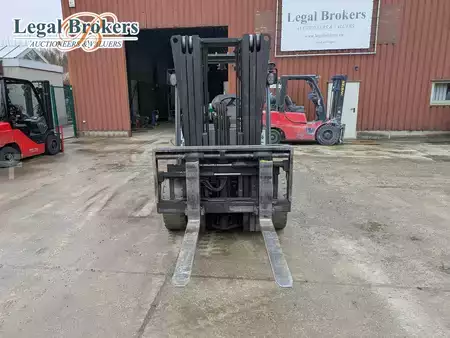 Eléctrica de 4 ruedas 2017  Toyota 8FBMT45 (1)