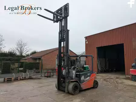 Eléctrica de 4 ruedas 2017  Toyota 8FBMT45 (9)