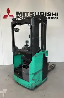 Stoccatori uomo seduto 2023  Mitsubishi SBS20N2 (1)