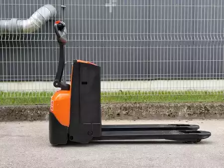 Lavansiirtovaunu 2018  Toyota LWE200 (2)