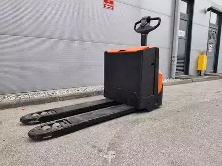 Lavansiirtovaunu 2018  Toyota LWE200 (2)