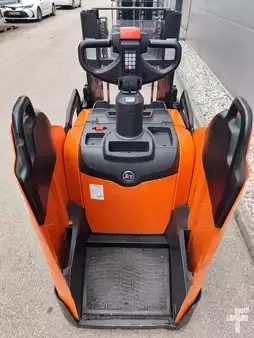 Pallet Stackers 2017  Toyota SPE200D (5)