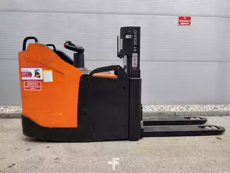 Pallet Stackers 2017  Toyota SPE200D (1)