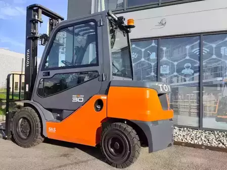 Dieseltrukki 2024  Toyota 52-8FDF30 (2)