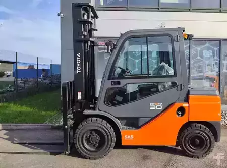 Dieseltrukki 2024  Toyota 52-8FDF30 (1)