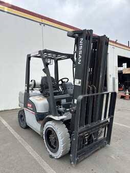 Carretilla elevadora GLP 2011  Nissan U2254 (1)