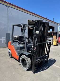Propane Forklifts 2017  Toyota 8FGU25 (1)