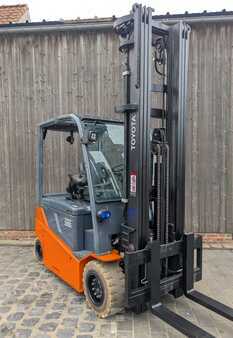 Elektro čtyřkolový VZV 2014  Toyota 8FBMT35 (2)