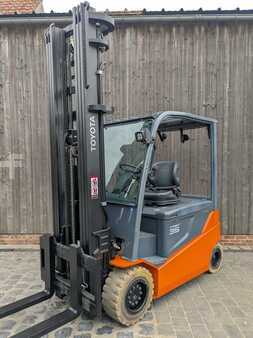 Elektro čtyřkolový VZV 2014  Toyota 8FBMT35 (4)