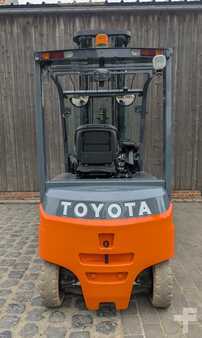 Elektro čtyřkolový VZV 2014  Toyota 8FBMT35 (6)