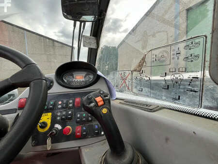 Wózki teleskopowe sztywne 2019  Bobcat TL38.70HF (18)