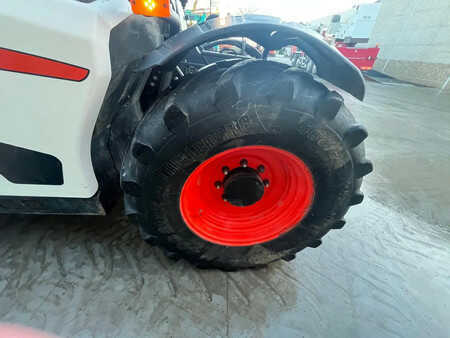 Wózki teleskopowe sztywne 2019  Bobcat TL38.70HF (13)