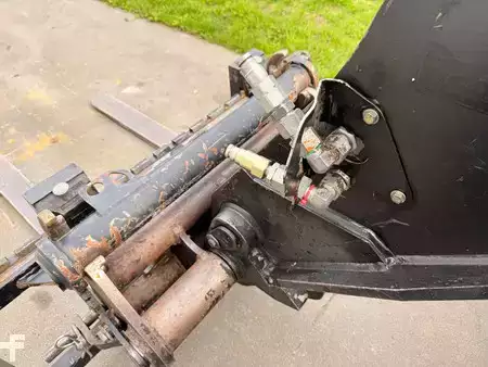 Sollevatori telescopici rigidi 2011  Manitou MLT735 120 LSU Powershift (17)