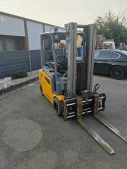 4-wiel elektrische heftrucks 2019  Jungheinrich EFG 320 (2)