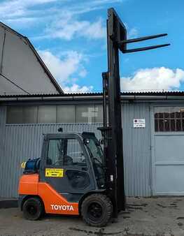 Chariots élévateurs GPL 2016  Toyota TA   02-8FGJF35 3.5t/ 4.3m/ 5000mh/ 4v (11)