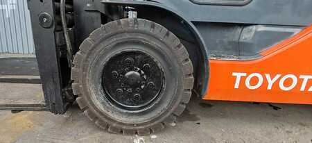 Chariots élévateurs GPL 2016  Toyota TA   02-8FGJF35 3.5t/ 4.3m/ 5000mh/ 4v (7)