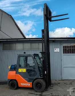 Chariots élévateurs GPL 2016  Toyota TA   02-8FGJF35 3.5t/ 4.3m/ 5000mh/ 4v (3)