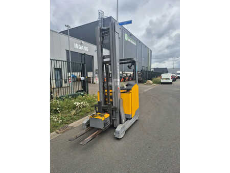 Chariots pour allées étroites 2021  Jungheinrich etv214 (1)