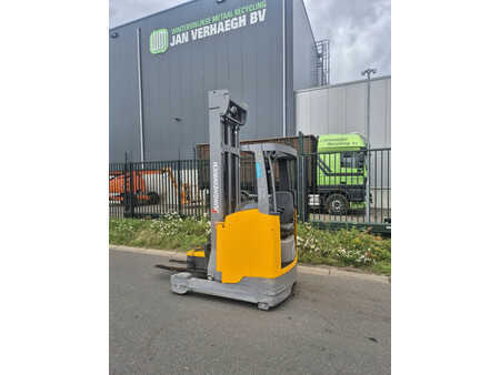 Chariots pour allées étroites 2021  Jungheinrich etv214 (3)