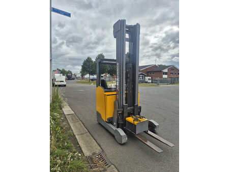 Chariots pour allées étroites 2021  Jungheinrich etv214 (4)