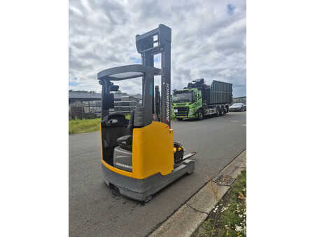 Chariots pour allées étroites 2021  Jungheinrich etv214 (5)