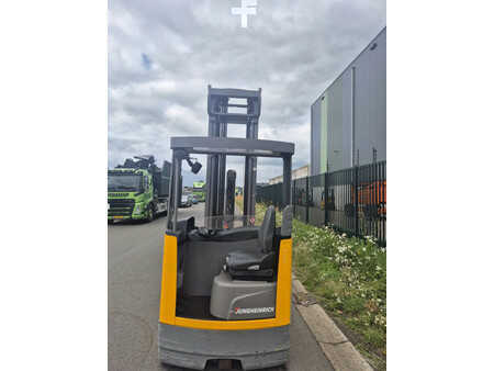 Chariots pour allées étroites 2021  Jungheinrich etv214 (6)