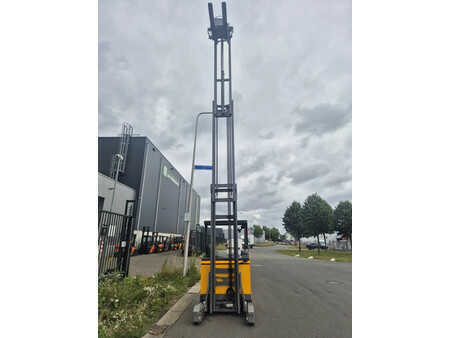 Chariots pour allées étroites 2021  Jungheinrich etv214 (7)