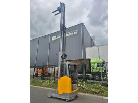 Chariots pour allées étroites 2021  Jungheinrich etv214 (8)