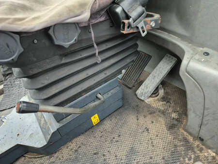 Nestekaasutrukki 2001  Kalmar Gcd 80-9 (13)