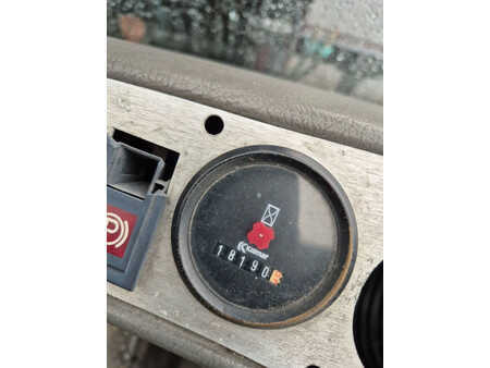 Nestekaasutrukki 2001  Kalmar Gcd 80-9 (14)