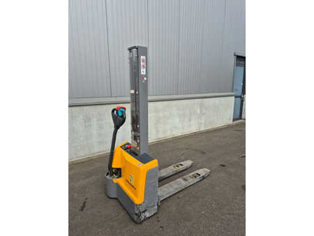 Závěsné vysokozdvižné vozíky 2018  Jungheinrich Ejc m10 (10)