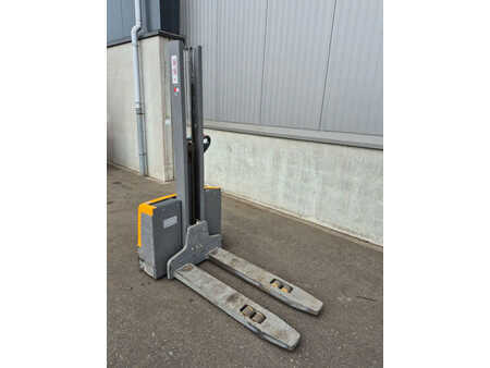 Závěsné vysokozdvižné vozíky 2018  Jungheinrich Ejc m10 (11)