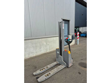 Závěsné vysokozdvižné vozíky 2018  Jungheinrich Ejc m10 (3)