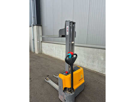 Závěsné vysokozdvižné vozíky 2018  Jungheinrich Ejc m10 (5)