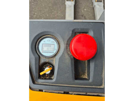 Závěsné vysokozdvižné vozíky 2018  Jungheinrich Ejc m10 (7)