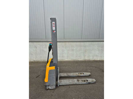 Závěsné vysokozdvižné vozíky 2018  Jungheinrich Ejc m10 (9)